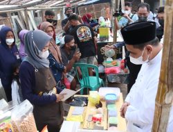 Kunjungi Pasar Ramadan, Taj Yasin Apresiasi Pengembangan Ekonomi Kreatif Warga Sekarsari